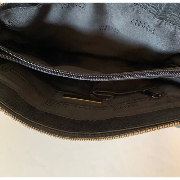 Valerie Stevens leather crossbody bag in black - Picture 4 of 10